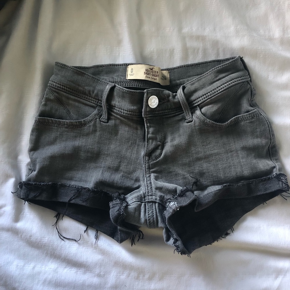 Hollister Low-Rise Short Short
